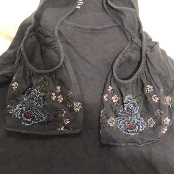 AMERICAN EAGLE Cold Shoulder Top - Picture 2 of 4